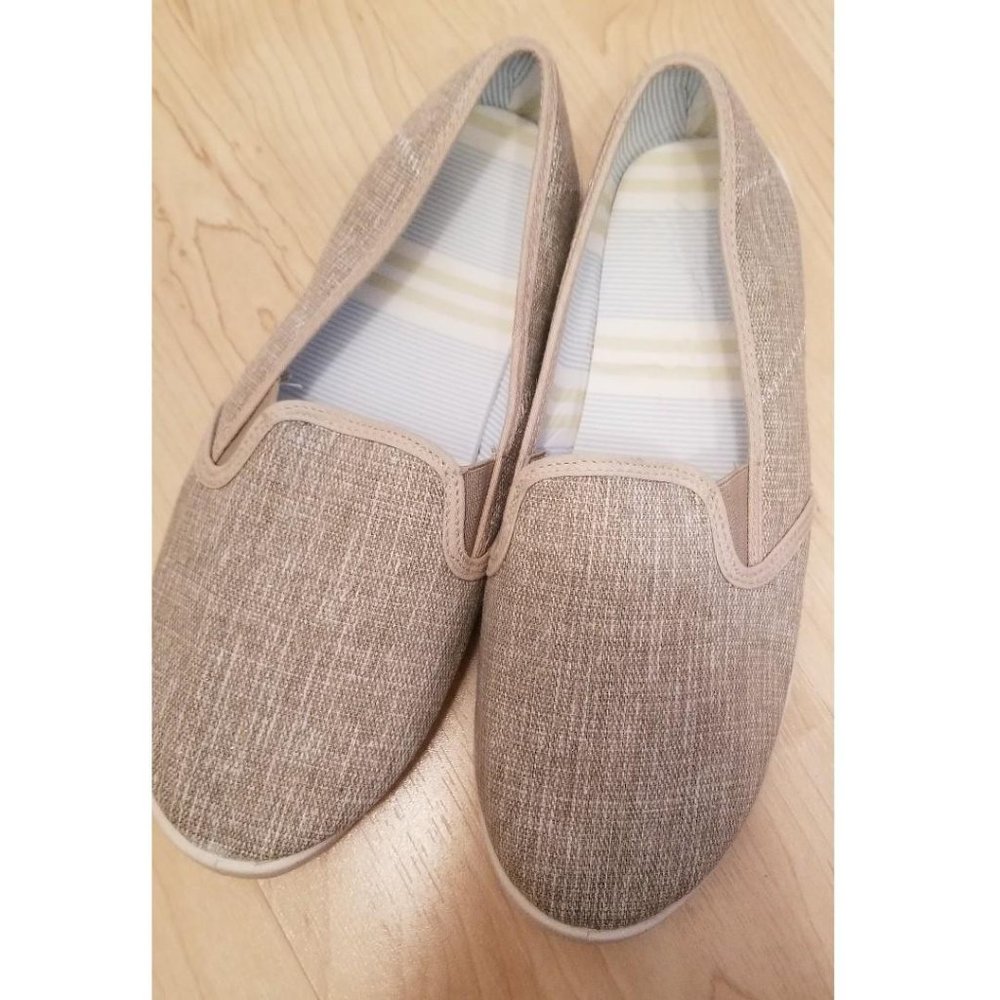NWOT! AVON Woven Slip-on Shoe (Beige)